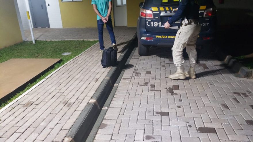 Homem é preso pela PRF e dois veículos são encaminhados para a Delegacia