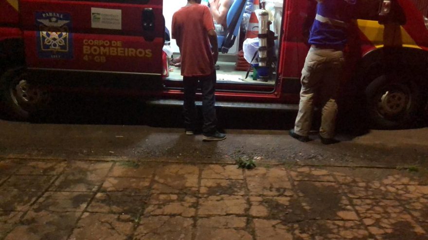Homem quebra janela no soco e sofre corte profundo no antebraço no São Cristóvão