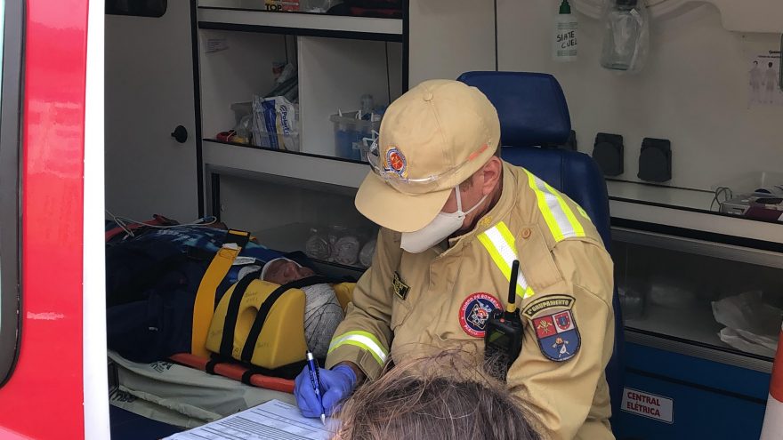 Bombeiros atendem vítima de acidente às margens da BR-277
