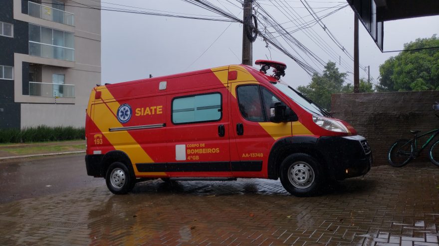 Ciclista fica ferido ao ser atingido por porta de carro no Santo Onofre