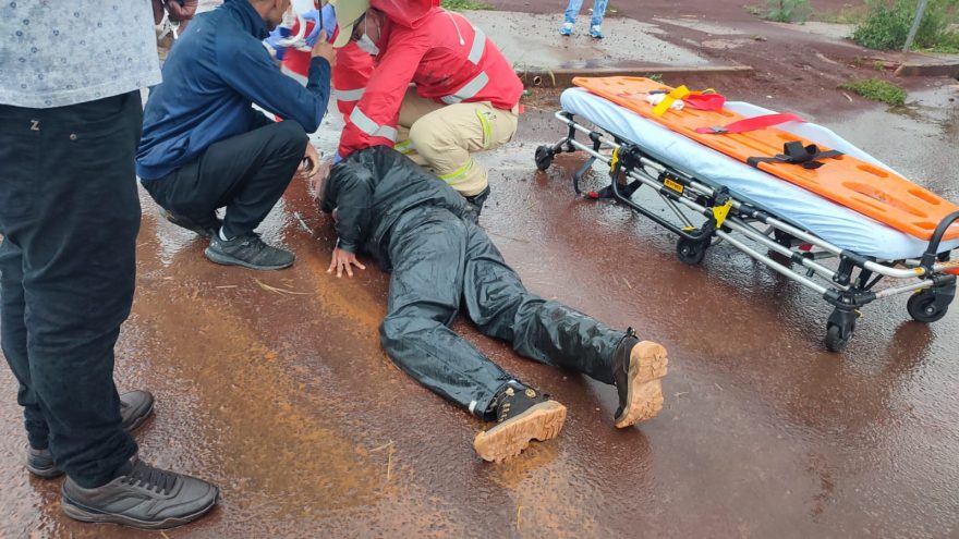 Motociclista fica ferido em acidente na Rua Fernando Jankoski da Silva no Siena