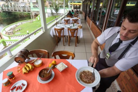 Imagem referente a Símbolo do Litoral paranaense, barreado impulsiona turismo e a economia regional