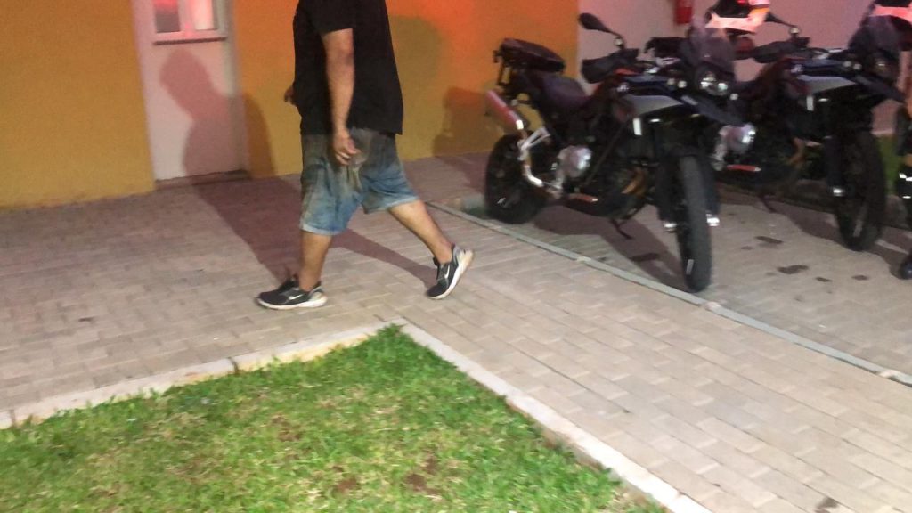 Gol é recuperado dentro de mecânica no Cascavel Velho; jovem foi encaminhado pela Polícia