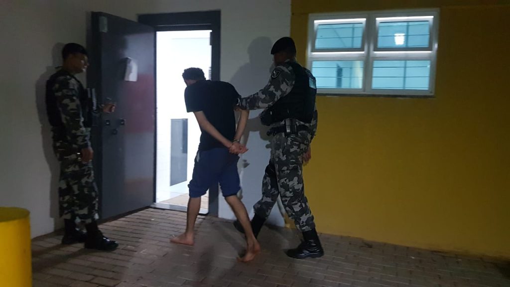 Choque prende homem com cerca de 350g de maconha no Cascavel Velho