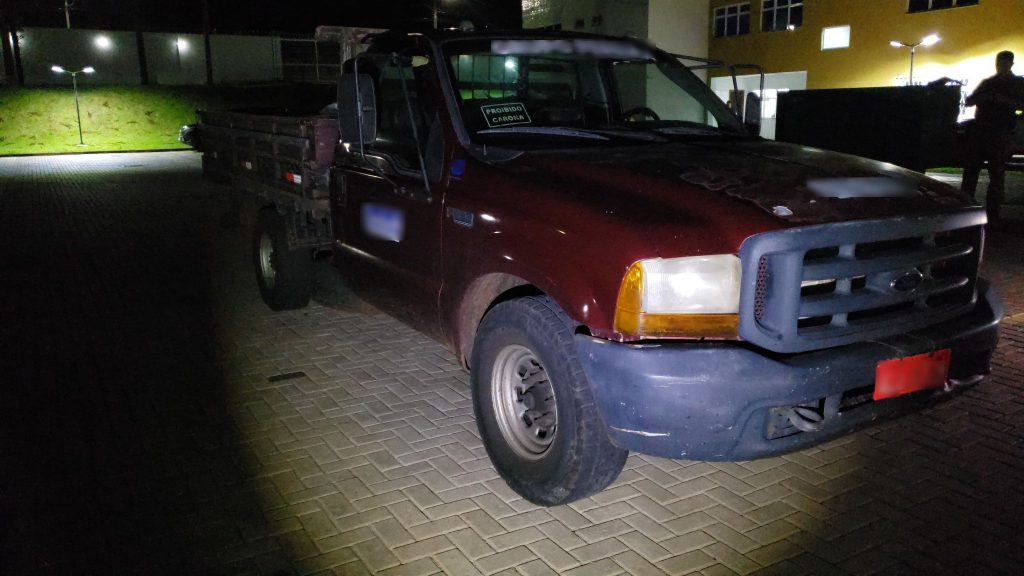 Caminhonete furtada em Toledo é localizada em Cascavel pela PM