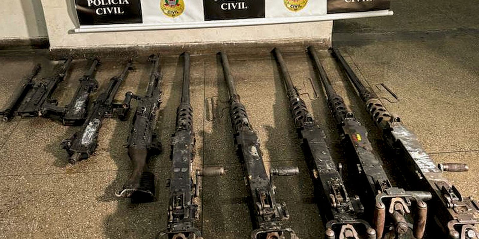 Duas metralhadoras roubadas do Exército são recuperadas no Rio Duas metralhadoras roubadas do Exército são recuperadas no Rio
