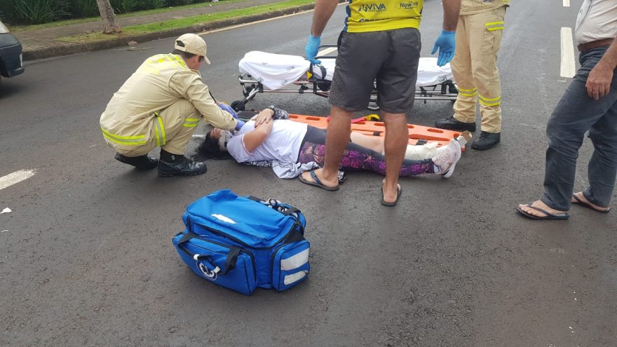 Mulher quebra a perna em acidente na Rua Antonina, em Cascavel