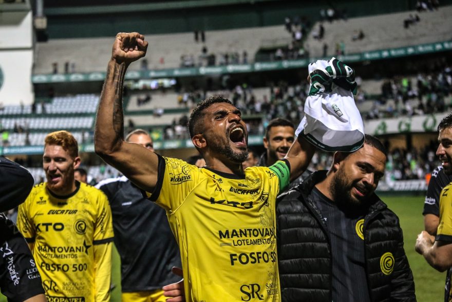 FC Cascavel anuncia saída do zagueiro William Gomes