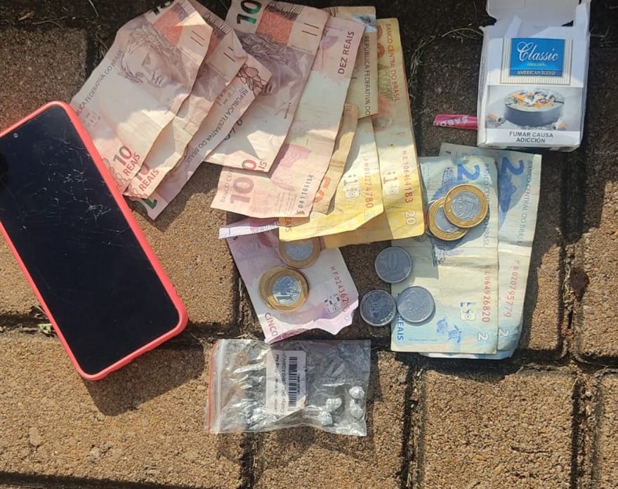 Jovens são detidos com drogas no Terminal Oeste