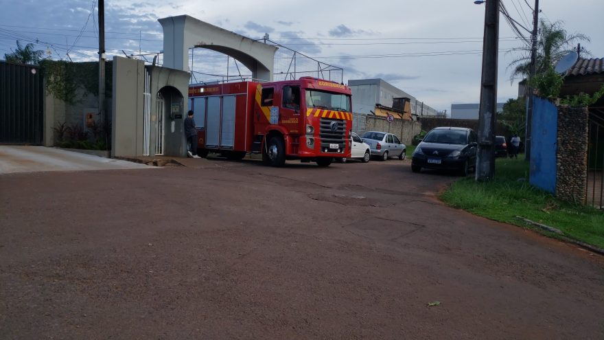 Incenso aceso provoca princípio de incêndio e Bombeiros são mobilizados ao Guarujá