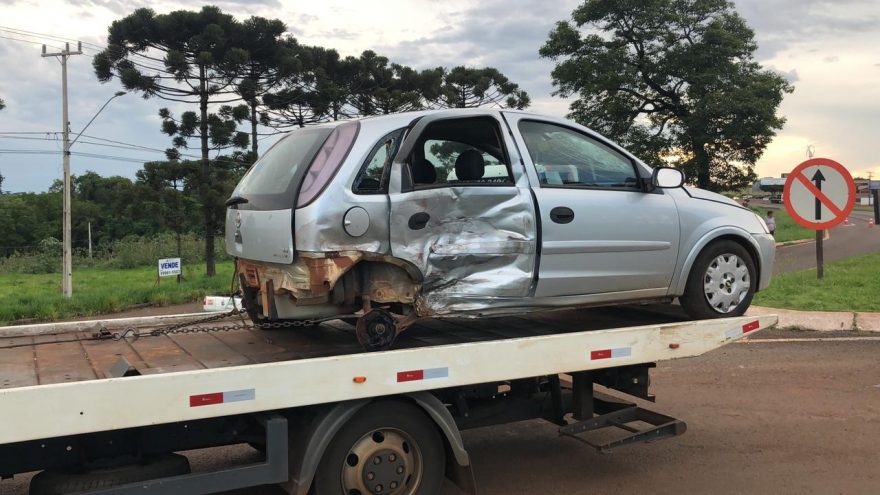 Acidente de trânsito entre Corsa e Ambulância deixa idosa ferida na BR-277 em Santa Tereza