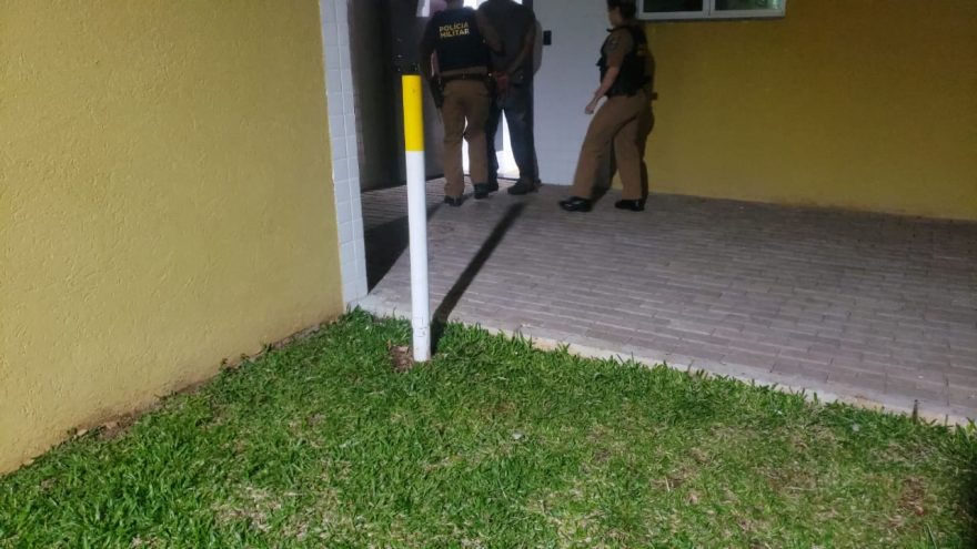 Homem é preso por agredir mulher em bar em Guaraniaçu