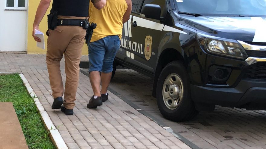 Homem é preso pela PM após agredir a companheira