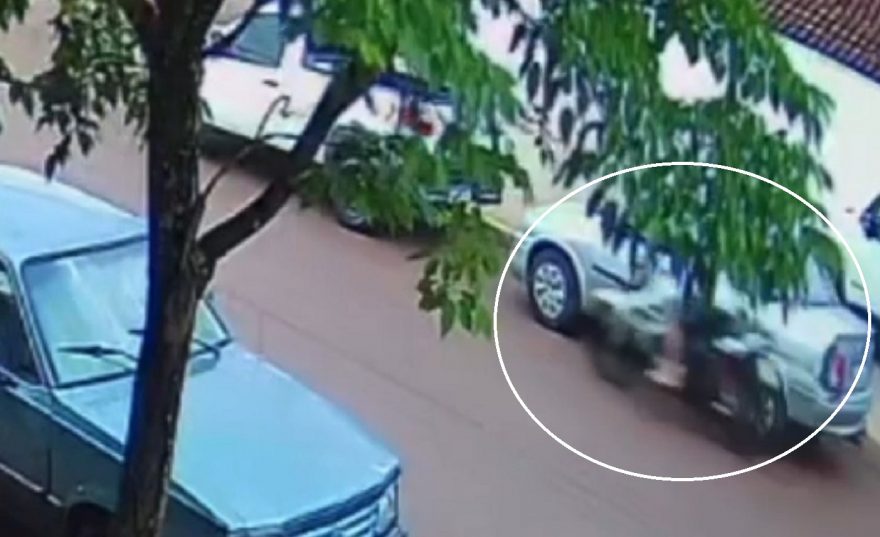 Câmeras flagram acidente que deixou motociclista em estado grave no Brasmadeira