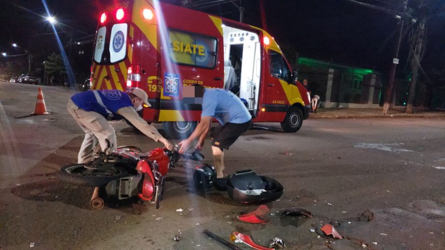 Motociclista fica ferido em acidente na esquina das ruas Salgado Filho e Vitória