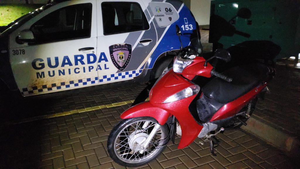 Ação da GPOM recupera moto furtada e detém suspeito no bairro Interlagos