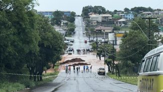 São João do Oeste registra alagamentos diante do forte temporal
