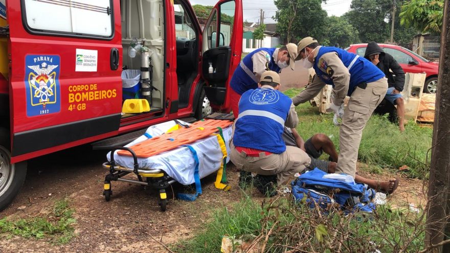 Jovem de 29 anos é socorrido no Cascavel Velho após sofrer queda em calçada