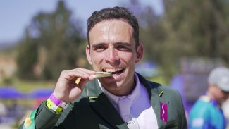 Stephan Barcha conquista ouro no hipismo saltos do Pan