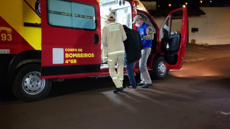 Vítima de agressão é socorrida pelo Corpo de Bombeiros no Santa Cruz