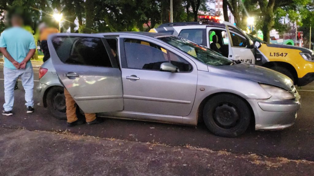 Motorista de 307 flagrado “comendo faixa” é abordado pela PM no Centro