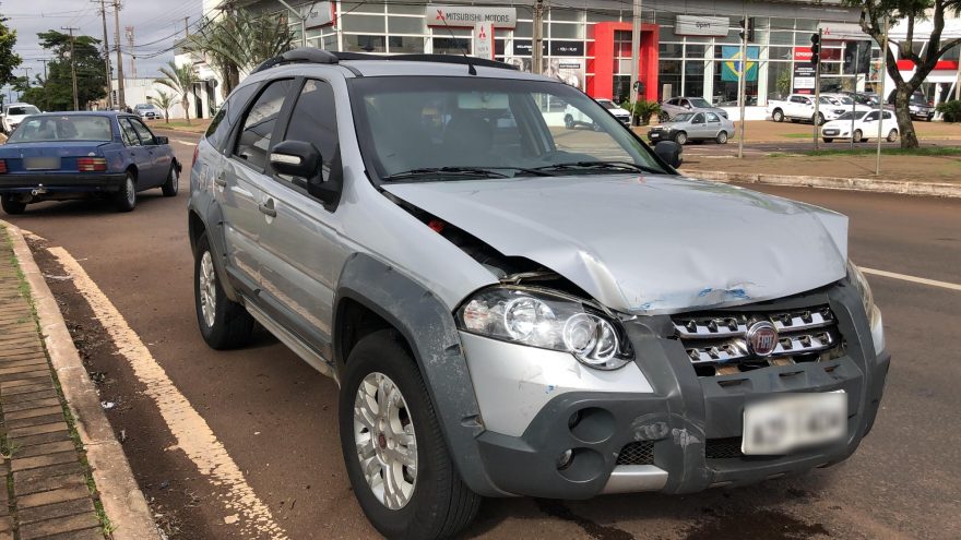Monza e Palio se envolvem em colisão na Avenida Brasil