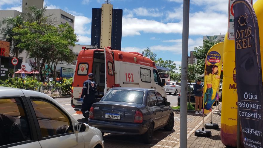 Funcionária sofre desmaio e é socorrida pelo Samu no Centro