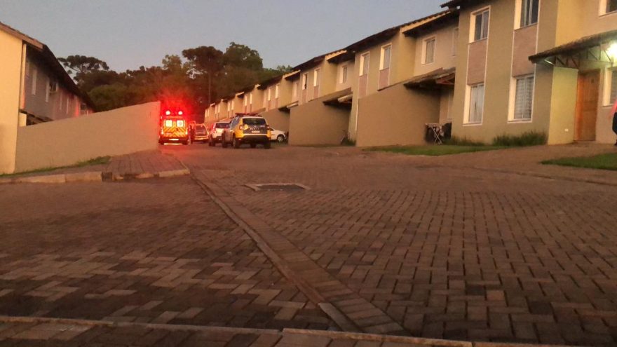 Após investir contra equipe da PM, homem é contido com disparo de taser