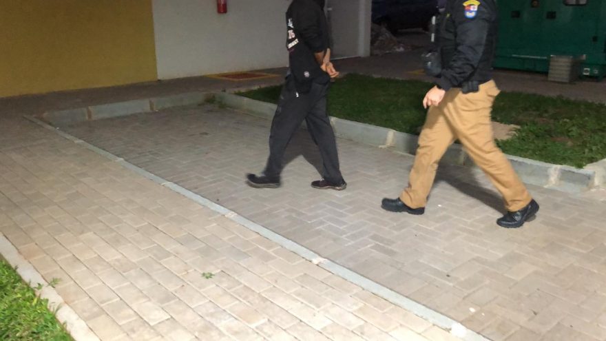 Homem de 37 anos é detido pela Polícia Militar após agredir a própria irmã