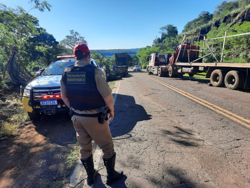 Caminhão de Catanduvas se envolve em acidente na PR-317