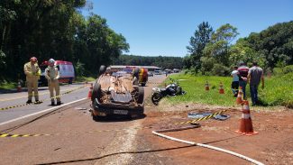 Mulher morre após grave acidente entre moto BMW e dois carros na BR-277