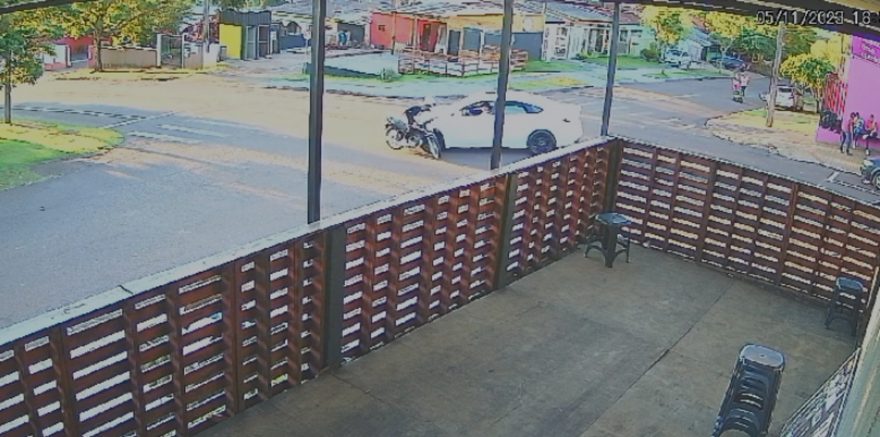 Câmera registra acidente em que motociclista ficou ferido na Rua Europa