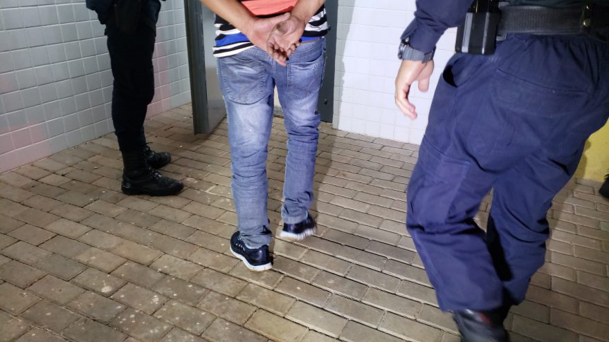Homem é preso após agredir companheira com chave de fenda no Universitário