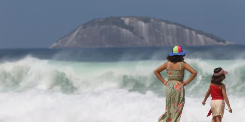 Imagem referente a Praias do Rio de Janeiro continuam sob risco de fortes ondas