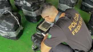 PF e PRF apreendem 1,5 tonelada de cocaína a bordo de navio