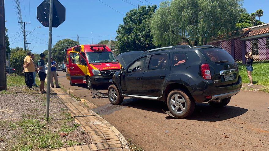 Forte colisão entre carros é registrada no Bairro Santos Dumont; mãe e filha ficam feridas
