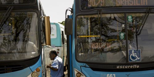 Imagem referente a Rodoviários suspendem greve no DF