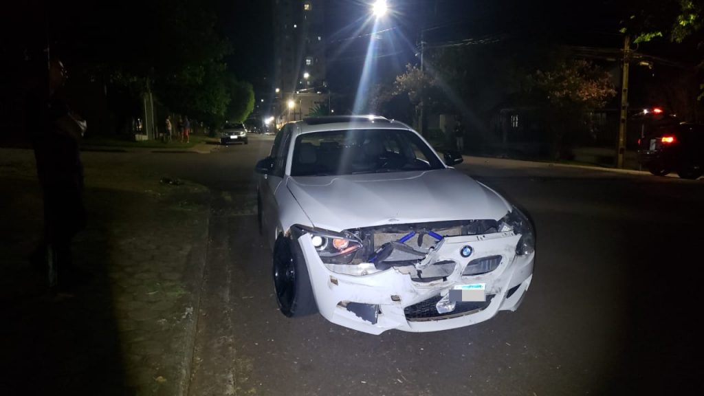 BMW e Grand Cherokee se envolvem em acidente no Centro