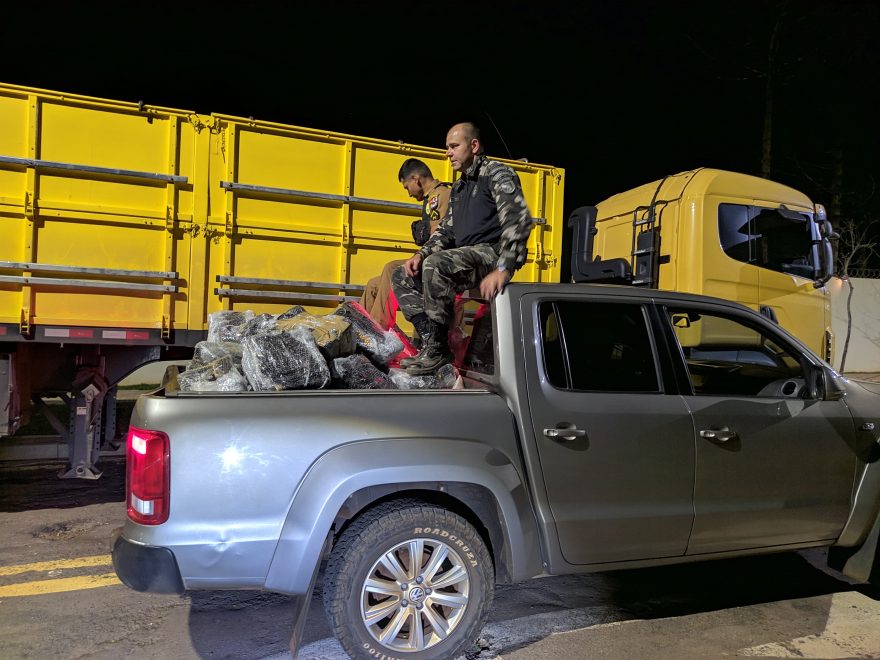 PM apreende carreta com cerca de 2,3 toneladas de maconha