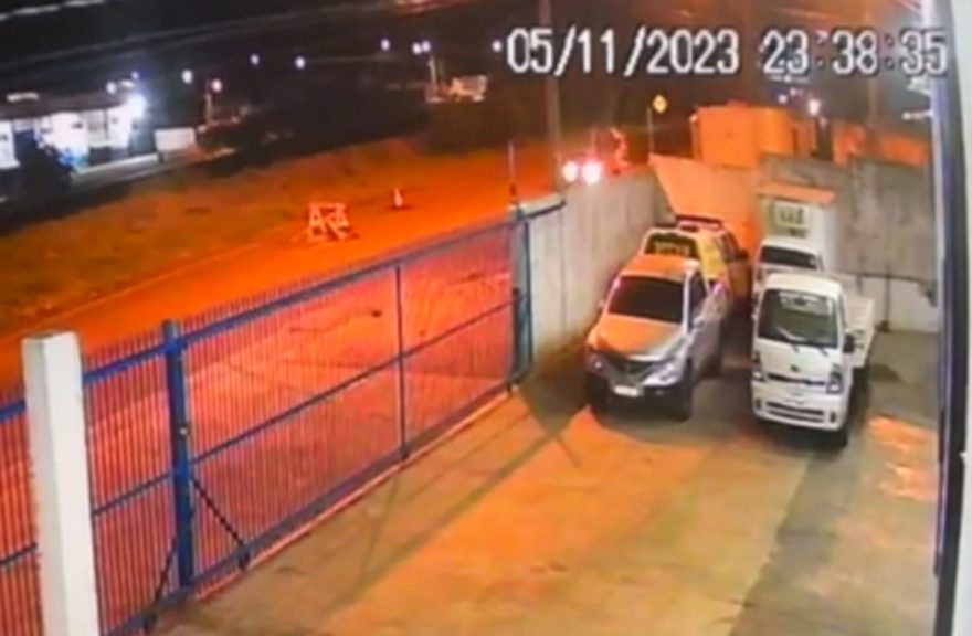 Vídeo mostra colisão frontal entre carro e moto às margens da BR-467