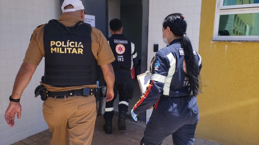 Homem tenta fugir de bicicleta durante abordagem, sofre queda e fica ferido