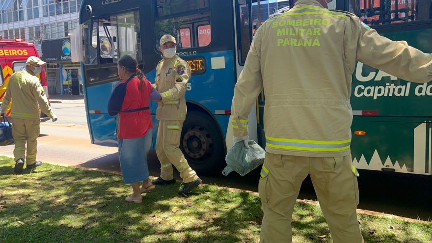 Idosa fica ferida ao sofrer queda dentro do transporte coletivo