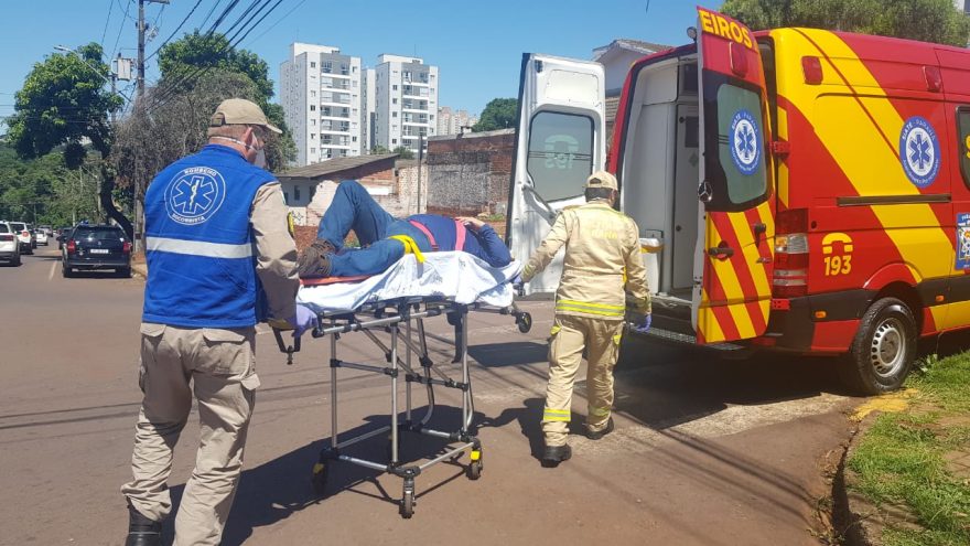 Motociclista fica ferido após colisão com carro no Bairro Cancelli