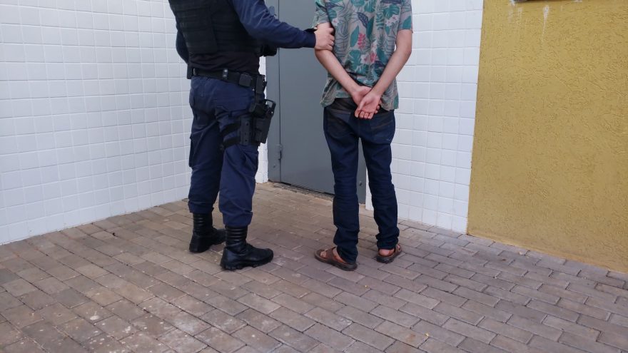 Homem é preso por dever R$ 5 mil em pensão alimentícia