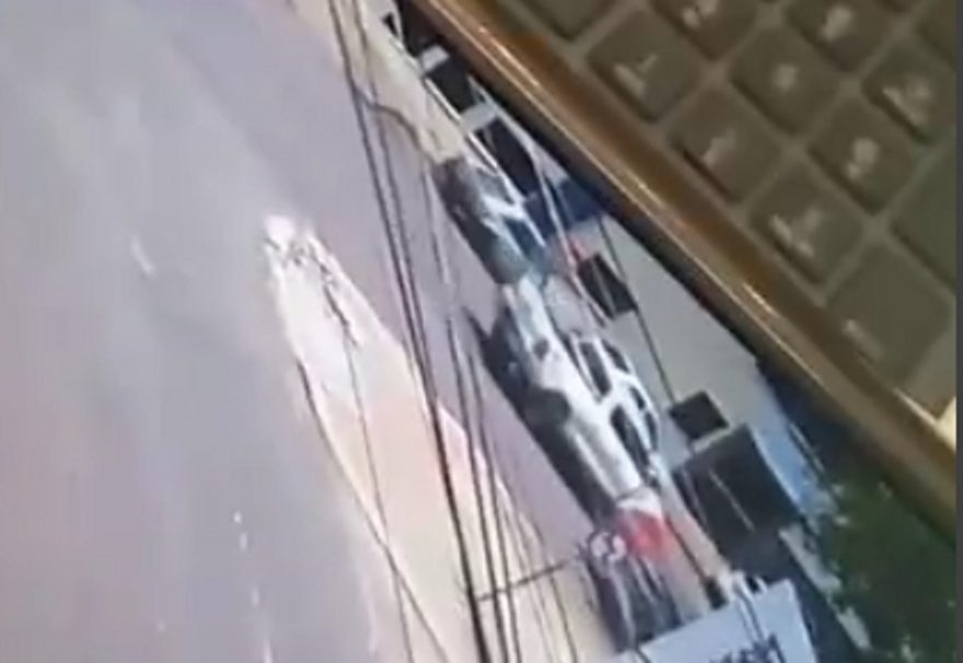 Câmera registra furto de Escort na Rua Visconde de Guarapuava