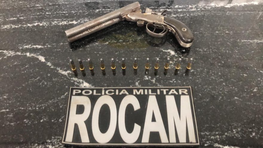 Homem é preso com garrucha e munições no 14 de Novembro