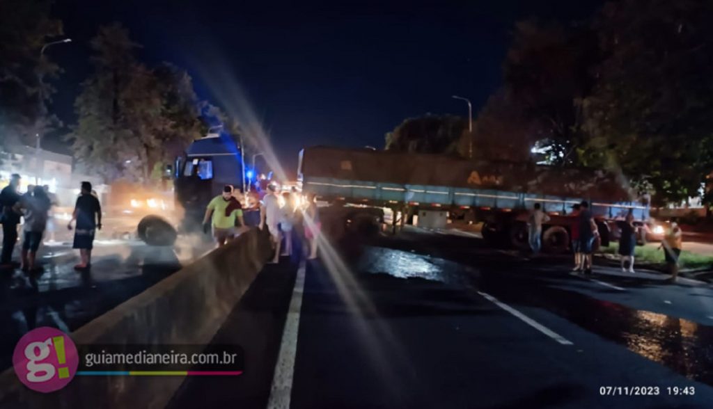 Carreta desgovernada atravessa duas pistas da BR-277 em São Miguel do Iguaçu