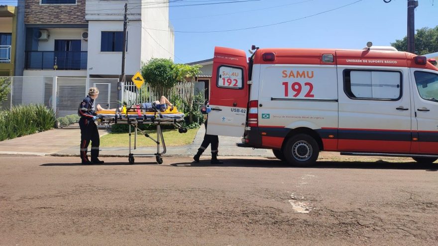 Idosa sofre queda na calçada e é socorrida pelo Samu