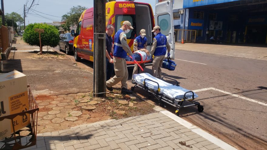 Idoso de 72 anos tem lesão na cabeça após tropeçar em carpete de residência