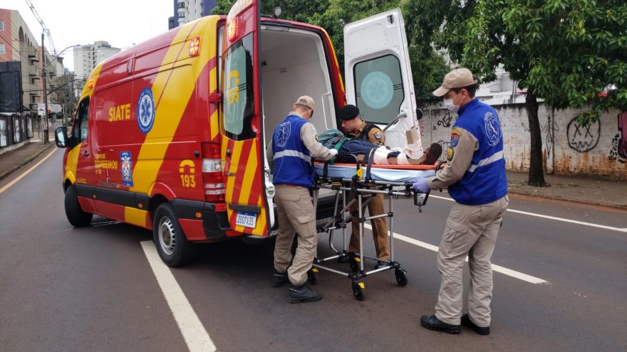 Homem de 31 anos quebra a perna ao pular de muro de obra no centro